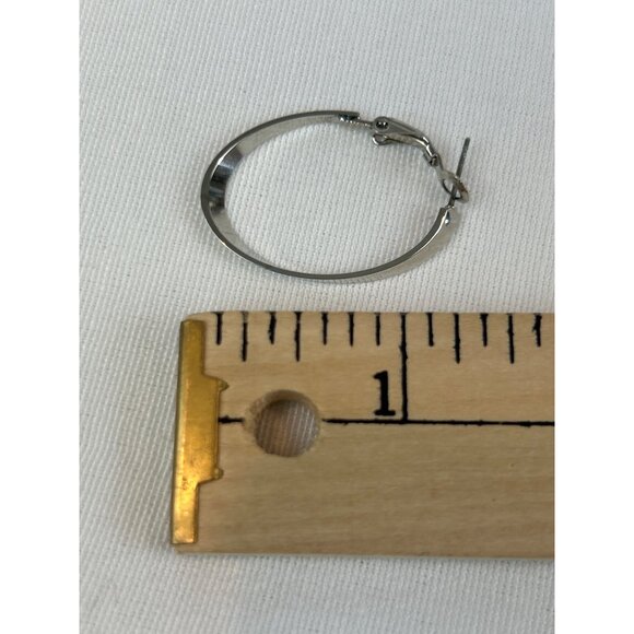 Vintage Silver Tone Flat Hoop Earrings Hinged Closure - Picture 5 of 5